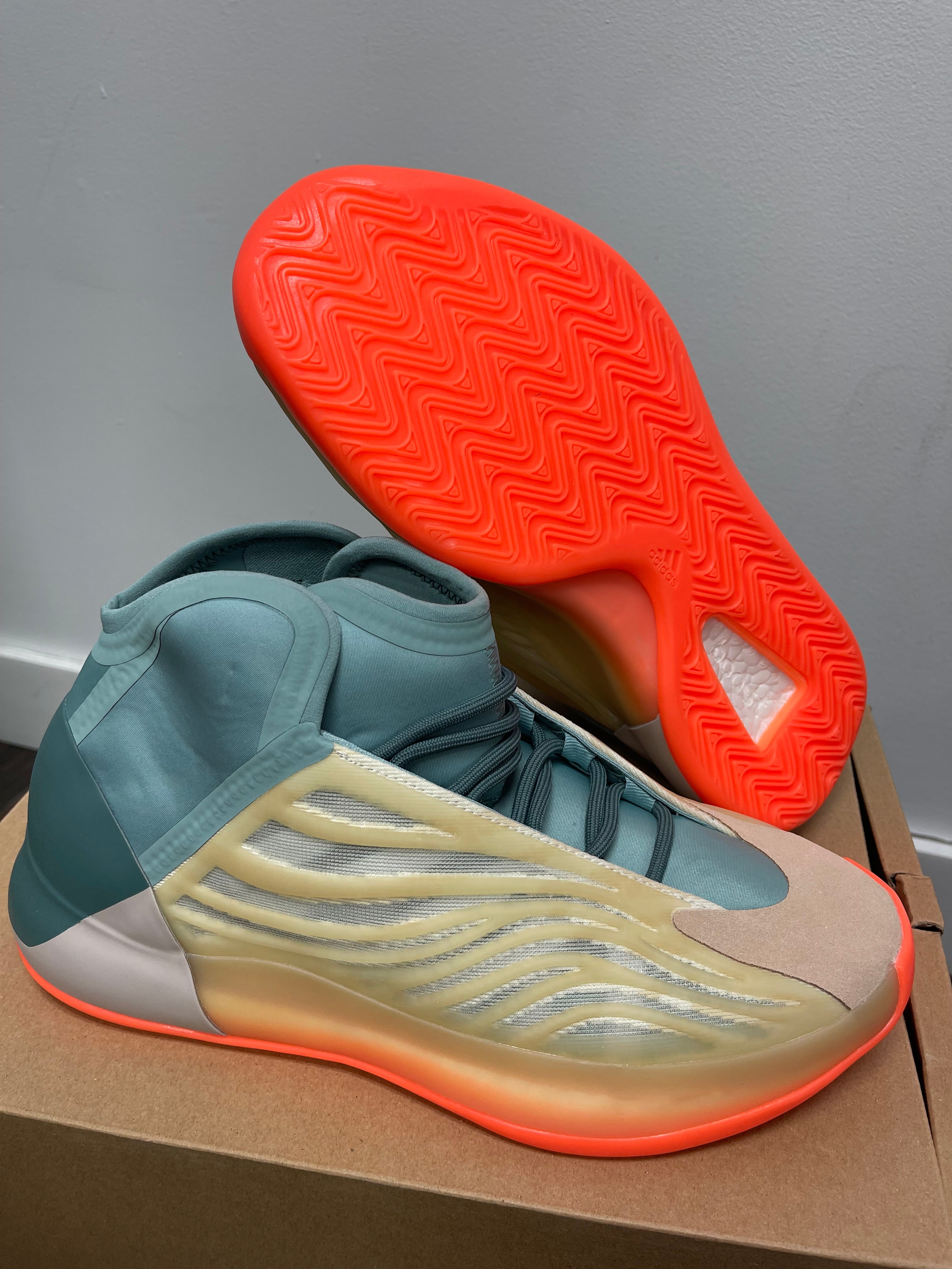 Adidas Yeezy QNTM ‘ Hi-Res Coral ‘ Size 11